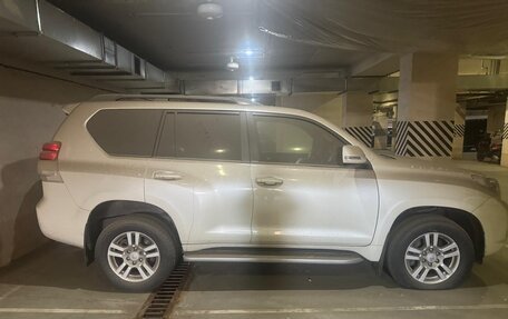 Toyota Land Cruiser Prado 150 рестайлинг 2, 2013 год, 3 323 333 рублей, 3 фотография