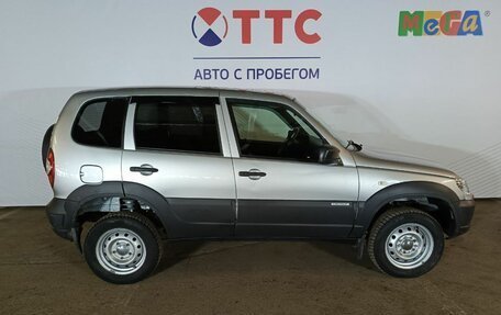 Chevrolet Niva I рестайлинг, 2017 год, 910 000 рублей, 5 фотография