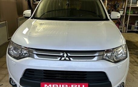 Mitsubishi Outlander III рестайлинг 3, 2014 год, 1 950 000 рублей, 4 фотография