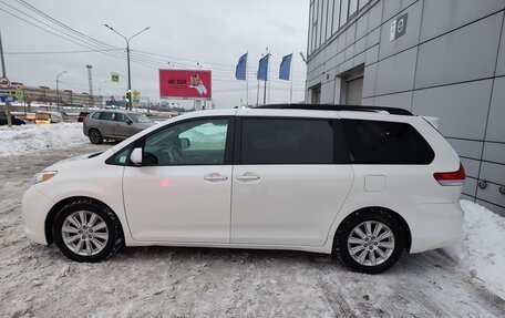 Toyota Sienna III, 2010 год, 2 450 000 рублей, 4 фотография