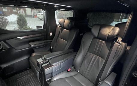 Toyota Alphard III, 2018 год, 5 500 000 рублей, 24 фотография