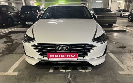 Hyundai Sonata VIII, 2021 год, 2 600 000 рублей, 2 фотография