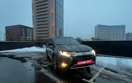 Mitsubishi Outlander III рестайлинг 3, 2020 год, 2 590 000 рублей, 12 фотография