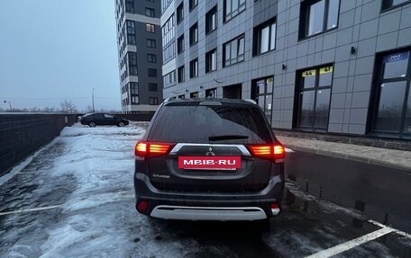 Mitsubishi Outlander III рестайлинг 3, 2020 год, 2 590 000 рублей, 15 фотография