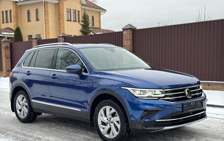 Volkswagen Tiguan II, 2021 год, 4 350 000 рублей, 2 фотография