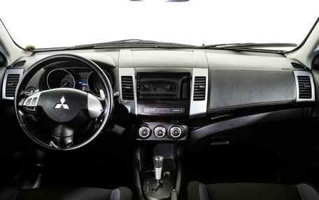 Mitsubishi Outlander III рестайлинг 3, 2010 год, 900 000 рублей, 10 фотография