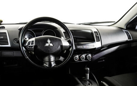 Mitsubishi Outlander III рестайлинг 3, 2010 год, 900 000 рублей, 11 фотография