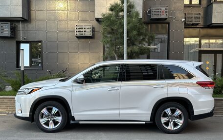 Toyota Highlander III, 2021 год, 5 000 000 рублей, 4 фотография