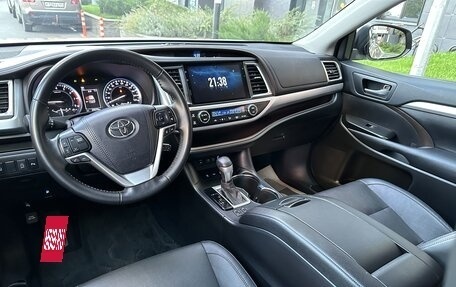 Toyota Highlander III, 2021 год, 5 000 000 рублей, 13 фотография