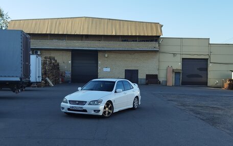 Toyota Altezza, 2001 год, 1 300 000 рублей, 2 фотография