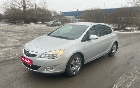 Opel Astra J, 2011 год, 745 000 рублей, 1 фотография