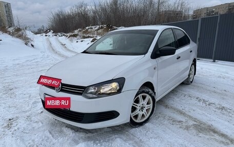 Volkswagen Polo VI (EU Market), 2012 год, 850 000 рублей, 2 фотография