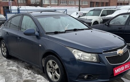 Chevrolet Cruze II, 2010 год, 499 999 рублей, 3 фотография