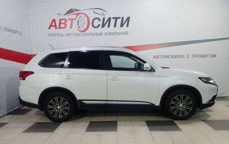 Mitsubishi Outlander III рестайлинг 3, 2016 год, 1 749 900 рублей, 8 фотография