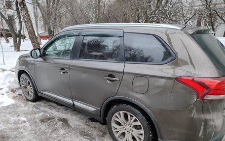 Mitsubishi Outlander III рестайлинг 3, 2015 год, 1 750 000 рублей, 2 фотография