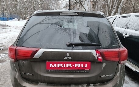 Mitsubishi Outlander III рестайлинг 3, 2015 год, 1 750 000 рублей, 3 фотография