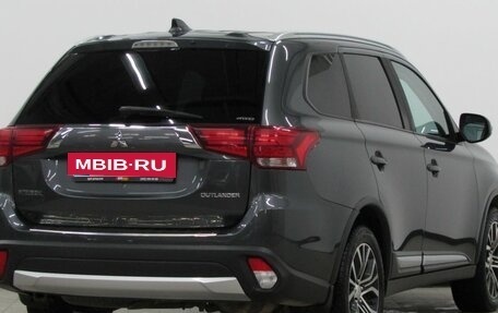 Mitsubishi Outlander III рестайлинг 3, 2017 год, 2 175 000 рублей, 5 фотография