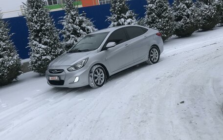 Hyundai Solaris II рестайлинг, 2012 год, 880 000 рублей, 12 фотография