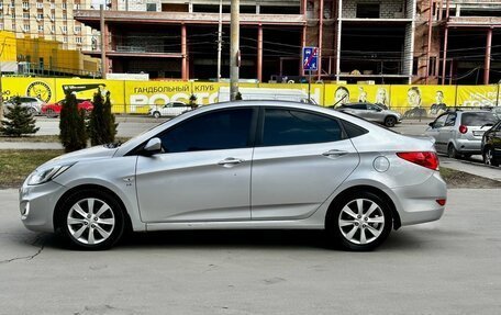 Hyundai Solaris II рестайлинг, 2012 год, 880 000 рублей, 4 фотография