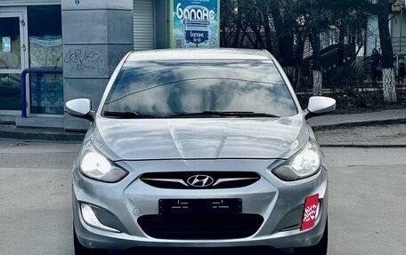 Hyundai Solaris II рестайлинг, 2012 год, 880 000 рублей, 5 фотография