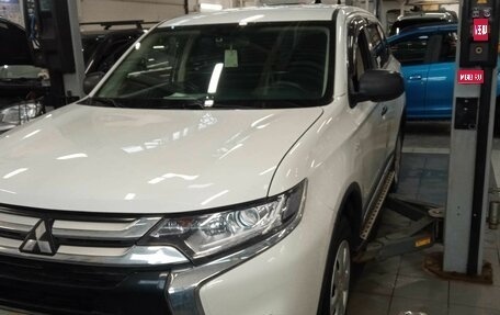 Mitsubishi Outlander III рестайлинг 3, 2017 год, 1 620 000 рублей, 1 фотография