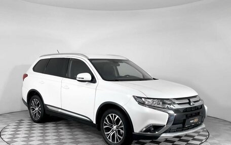 Mitsubishi Outlander III рестайлинг 3, 2015 год, 1 650 000 рублей, 3 фотография