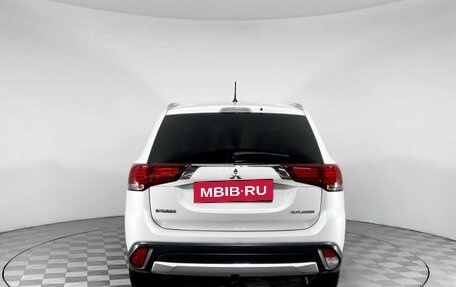 Mitsubishi Outlander III рестайлинг 3, 2015 год, 1 650 000 рублей, 6 фотография