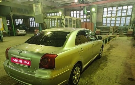 Toyota Avensis III рестайлинг, 2003 год, 650 000 рублей, 3 фотография