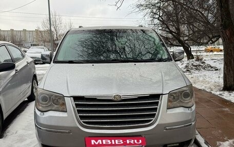 Chrysler Voyager IV, 2008 год, 1 245 000 рублей, 2 фотография