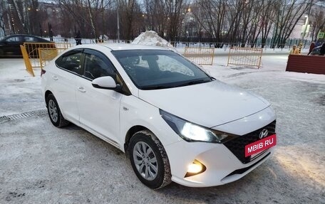 Hyundai Solaris II рестайлинг, 2021 год, 1 499 999 рублей, 2 фотография