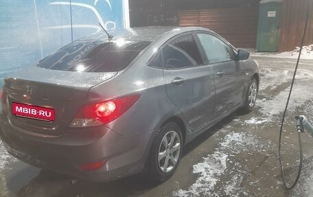 Hyundai Solaris II рестайлинг, 2013 год, 420 000 рублей, 2 фотография