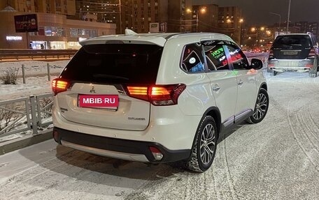 Mitsubishi Outlander III рестайлинг 3, 2017 год, 1 850 000 рублей, 2 фотография