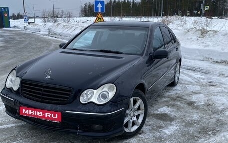 Mercedes-Benz C-Класс, 2005 год, 920 000 рублей, 3 фотография