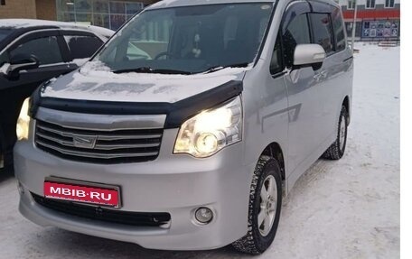 Toyota Noah III, 2013 год, 1 730 000 рублей, 1 фотография