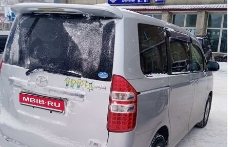 Toyota Noah III, 2013 год, 1 730 000 рублей, 7 фотография