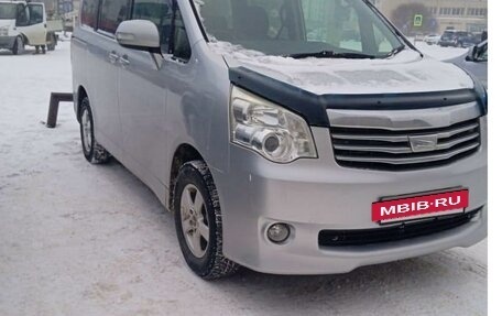 Toyota Noah III, 2013 год, 1 730 000 рублей, 6 фотография