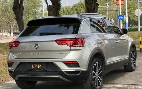 Volkswagen T-Roc I, 2021 год, 1 830 000 рублей, 2 фотография