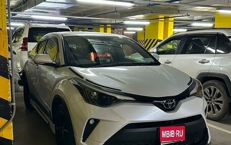 Toyota C-HR I рестайлинг, 2022 год, 3 300 000 рублей, 1 фотография