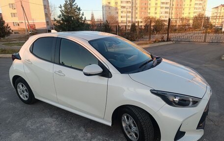 Toyota Yaris, 2021 год, 1 470 000 рублей, 3 фотография