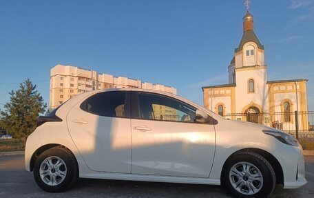 Toyota Yaris, 2021 год, 1 470 000 рублей, 2 фотография