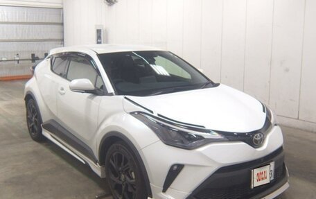 Toyota C-HR I рестайлинг, 2022 год, 3 300 000 рублей, 25 фотография