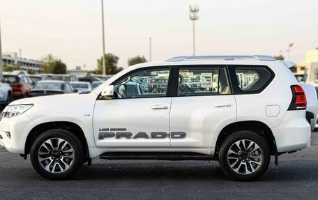 Toyota Land Cruiser Prado 150 рестайлинг 2, 2022 год, 7 900 000 рублей, 1 фотография