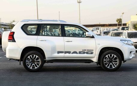 Toyota Land Cruiser Prado 150 рестайлинг 2, 2022 год, 7 900 000 рублей, 3 фотография