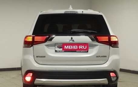 Mitsubishi Outlander III рестайлинг 3, 2018 год, 1 930 000 рублей, 4 фотография