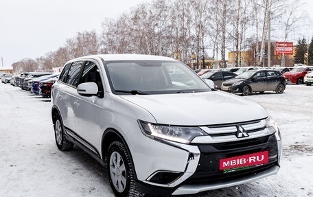 Mitsubishi Outlander III рестайлинг 3, 2018 год, 1 810 000 рублей, 7 фотография