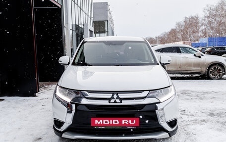 Mitsubishi Outlander III рестайлинг 3, 2018 год, 1 810 000 рублей, 8 фотография