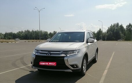 Mitsubishi Outlander III рестайлинг 3, 2015 год, 1 800 000 рублей, 1 фотография