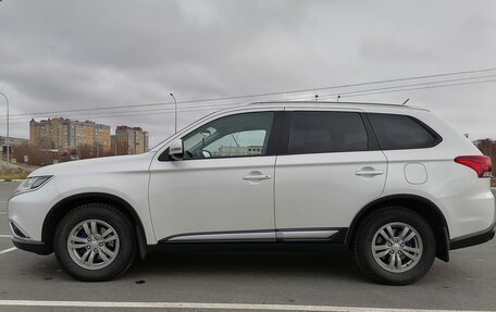 Mitsubishi Outlander III рестайлинг 3, 2015 год, 1 800 000 рублей, 17 фотография