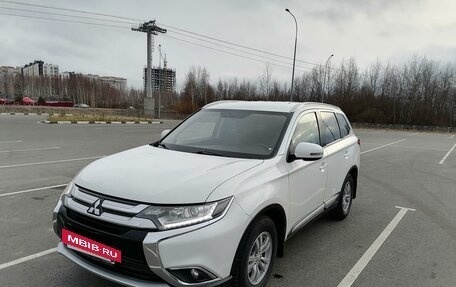 Mitsubishi Outlander III рестайлинг 3, 2015 год, 1 800 000 рублей, 13 фотография