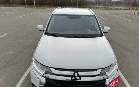 Mitsubishi Outlander III рестайлинг 3, 2015 год, 1 800 000 рублей, 23 фотография